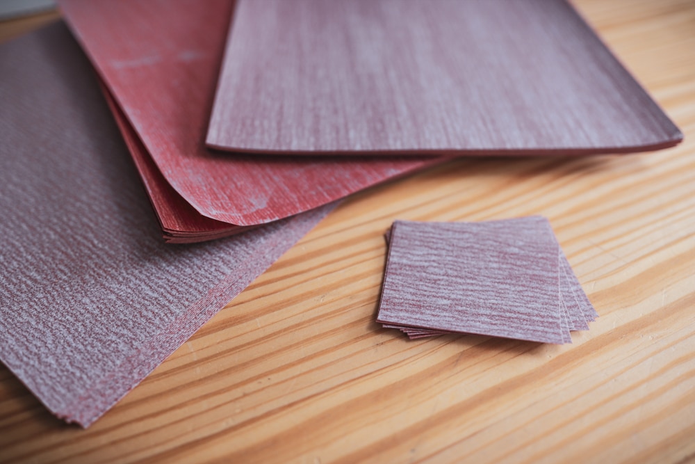 Sandpaper for guitar building luthiers